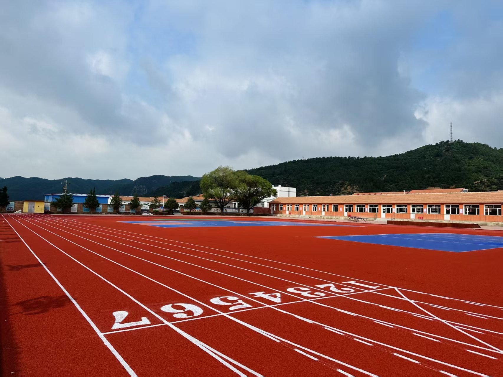 四平市自结纹塑胶跑道EPDM颗粒 - 方案